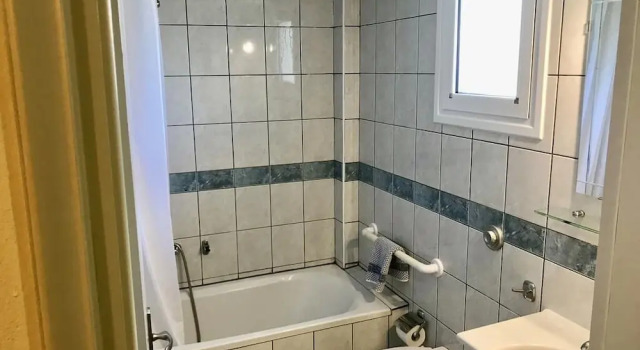 Трёхместный номер Standard с балконом Adonis Hotel