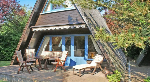Zeltdachhaus _ grosse Terrasse _ m