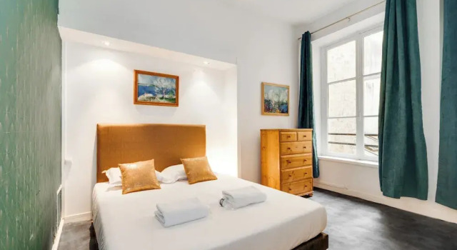 Chic Apartment - 2br/5p - Boulevard Saint-germain, Забронировать Апартаменты/квартира Париж Иль-де-Франс, рядом с Лувр — Риволи