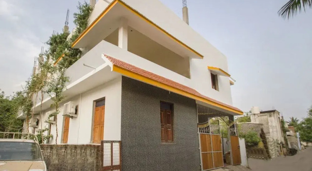 Home Grand by OYO Rooms