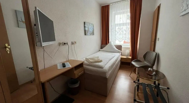 Номер Standard Pension Am Renner