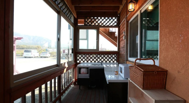 Кровать в общем номере Favian Guest House
