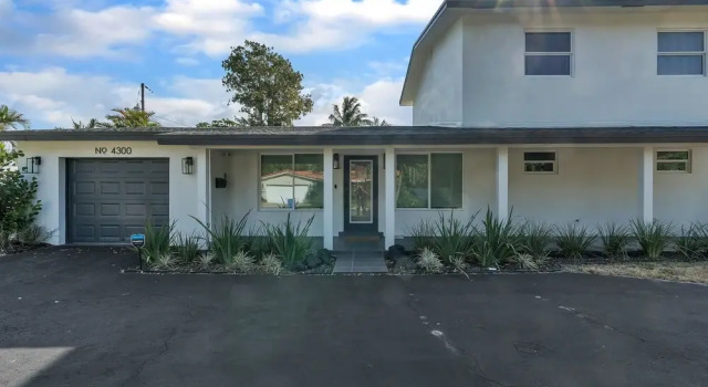 Casa Cervo - Stunning Home In Great Location, Walkable To Restaurants, Shopping, And The Beach! 4 Bedroom Home by Redawning