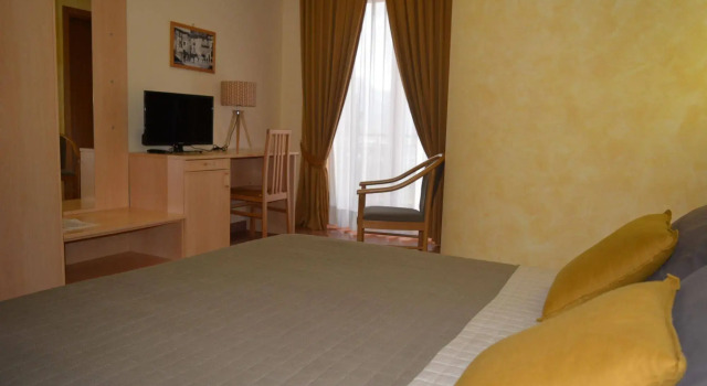 Albergo La Collina, Book Hotel Hoteller i Oliveto Citra med pool, Swimmingpool