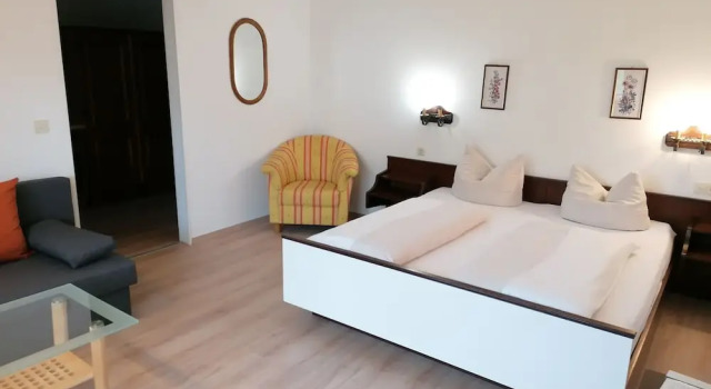 Трёхместный семейный номер Standard c 1 комнатой с балконом Hotel Bernhard am See