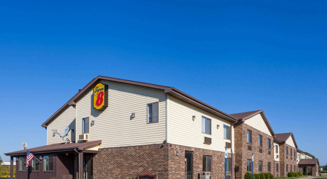 Super 8 by Wyndham Imlay City, Забронировать Отель Отели штата Мичигана с парковкой, Парковка