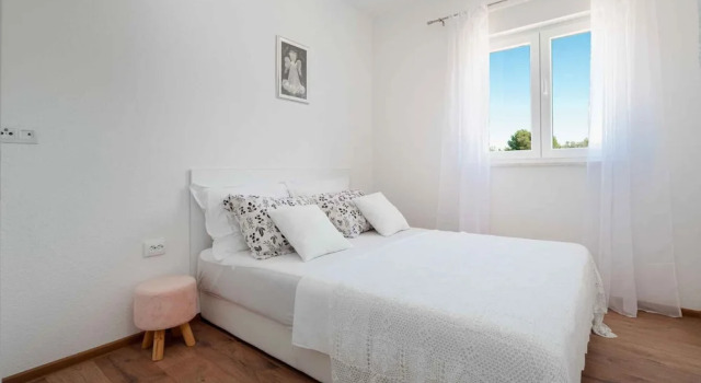 Beautiful 2-bedrooms Apartment in Rogoznica