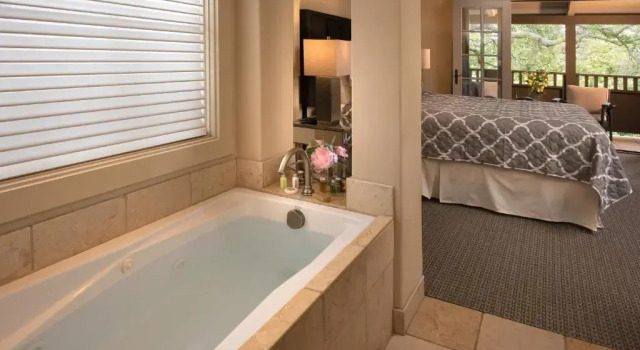 Студия Luxury Carmel Country Inn
