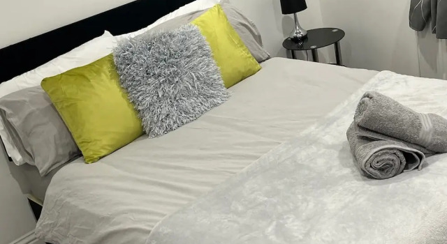 Sleek, Sleeps 6 Sunset Views, Family Friendly