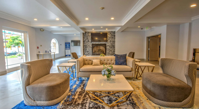 Best Western Plus Media Center Inn & Suites, Забронировать Отель Бербанк San Fernando Valley