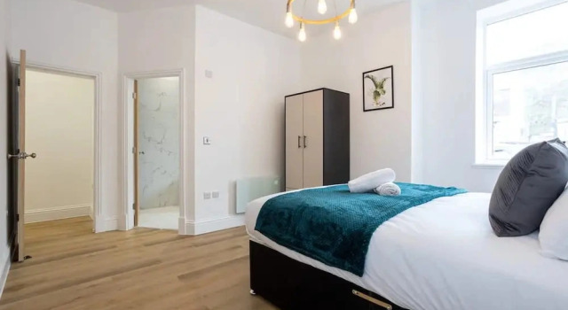 NEW Spacious Flat Ideal for Business Sleeps 4, Rezervați Apartament Apartamente în Merseyside, Apartament