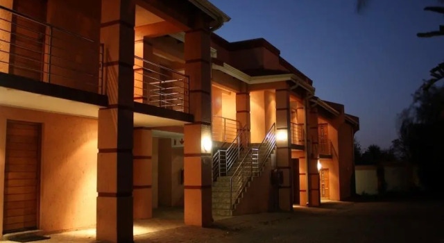 Eagles Nest Lodge, Забронировать Отель Форвейс , рядом с Монте Казино