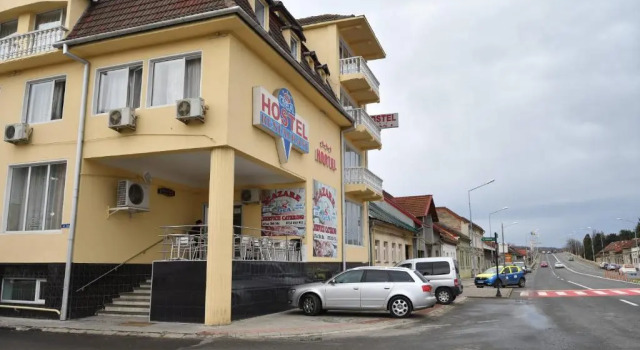 Hostel Geas 1, Varaa Hostelli Hotellit Carpathians - Romania uima-altaalla, Uima-allas