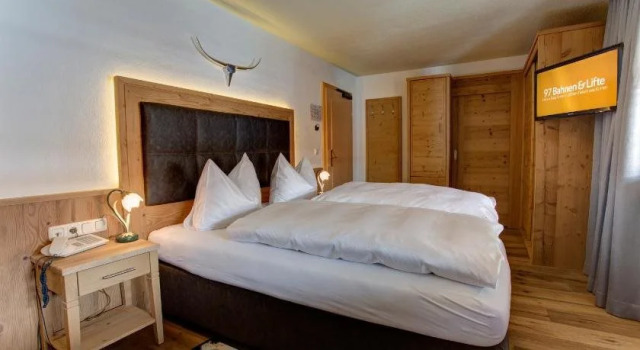 Hotel Garni - Restaurant Kaminstube, Забронировать Отель Отели Санкт-Антон-ам-Арльберг 4 звезды, рядом с Arl.rock Sport Park, 4*