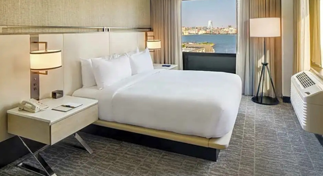 Номер Business DoubleTree by Hilton Hotel & Suites Jersey City