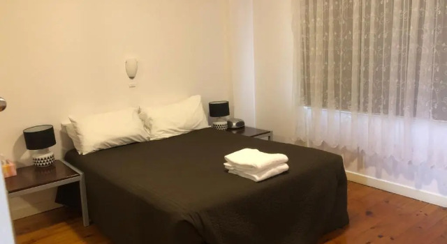 Апартаменты Glenelg Holiday Apartments-Ellis 200 meters to the Beach Free Parking