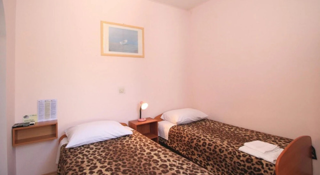 Beautiful Home in Kastel Sucurac With Wifi and 1 Bedrooms, Buchen Sie Hotel Hotels in Gespanschaft Split-Dalmatien mit Pool, Schwimmbad