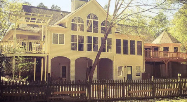 Serenity Pointe Bed and Breakfast, Prenota Hotel Riverdale Georgia