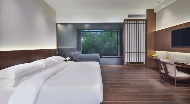 Двухместный номер Standard с видом на реку Riverside Wing Hotel Guilin