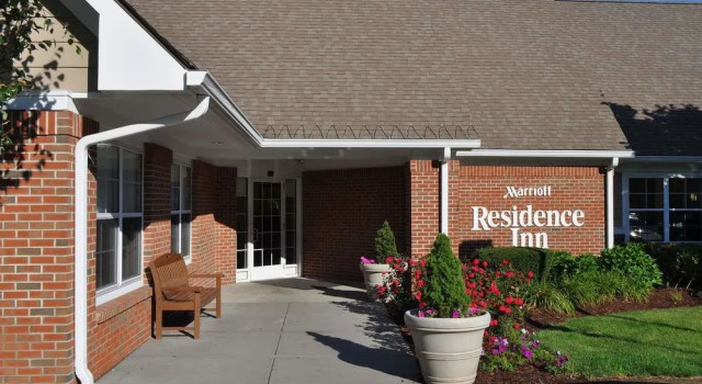 Residence Inn Southington, Varaa Hotelli Hotellit New England uima-altaalla, Uima-allas