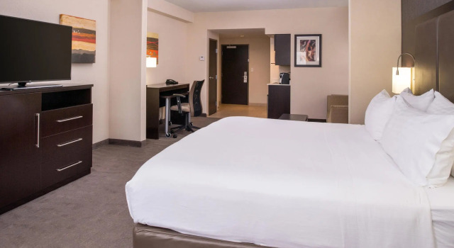 Люкс Holiday Inn Express & Suites Monroe by IHG