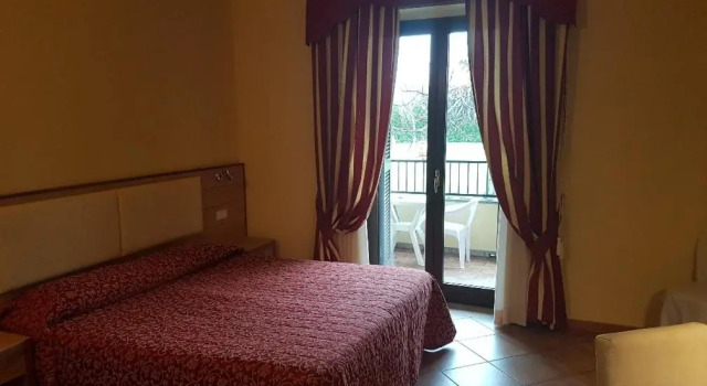 Трёхместный номер Standard с видом на бассейн Hotel Eden Sul Lago
