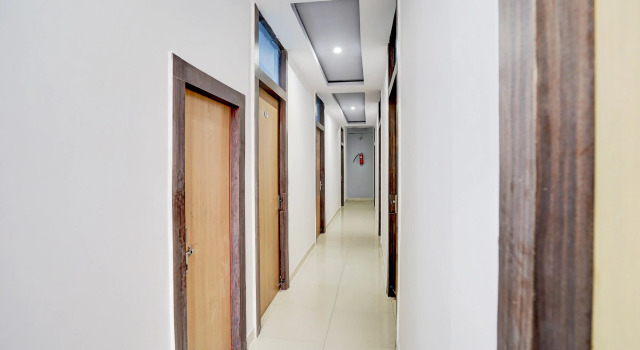 Super OYO Hotel O Gomti Nagar Near Amity Formerly Hotel Green Apple, Забронировать Отель Отели Гомти Нагара 3 звезды, 3*