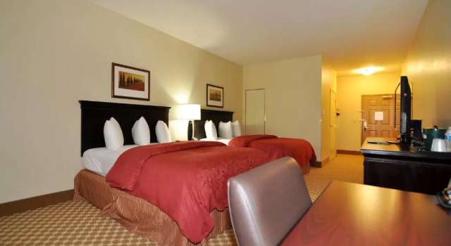 Четырёхместный номер Standard Country Inn & Suites by Radisson, Conway, AR