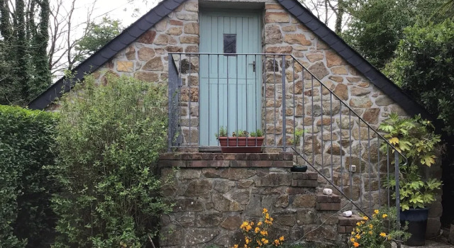 Студия с балконом Cozy Camborne Studio Retreat With two Single Beds