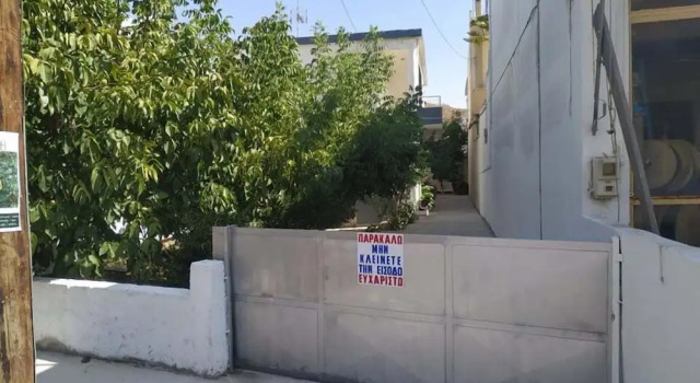 Апартаменты Chrismma 1-bed Apt With Private Yard & Parking