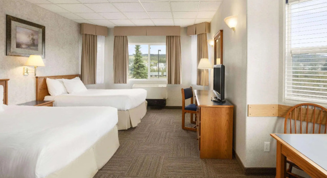 Четырёхместный номер Standard Days Inn by Wyndham Hinton