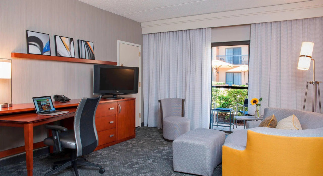 Двухместный люкс Courtyard Chicago Glenview/Northbrook