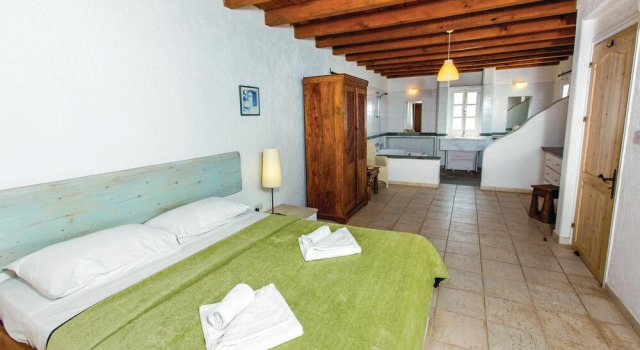Awesome Home in Pomos With Wifi and 3 Bedrooms, Rezerwuj Hotel Hotele w Pomos z basenem, w pobliżu Tpoulorotsos Beach, Basen