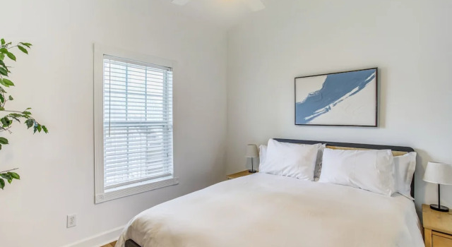 2 Mi to Shore: Myrtle Beach Condo w/ Pool!, Забронировать Апартаменты/квартира Отели Миртл-Бич с парковкой, рядом с PineHills Palmetto at Myrtlewood Golf Club, Парковка