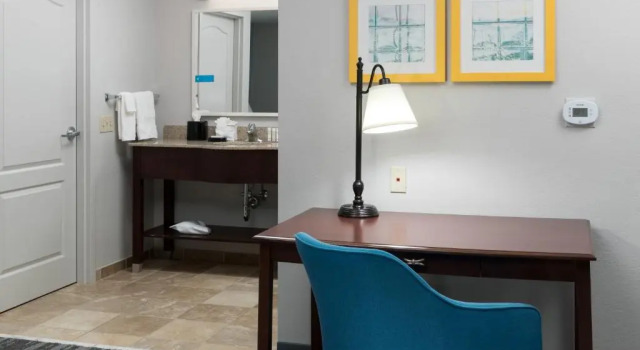 Четырёхместный люкс Hampton Inn & Suites Rochester-North