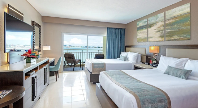 Полулюкс с балконом и с красивым видом из окна The Villas at Simpson Bay Resort