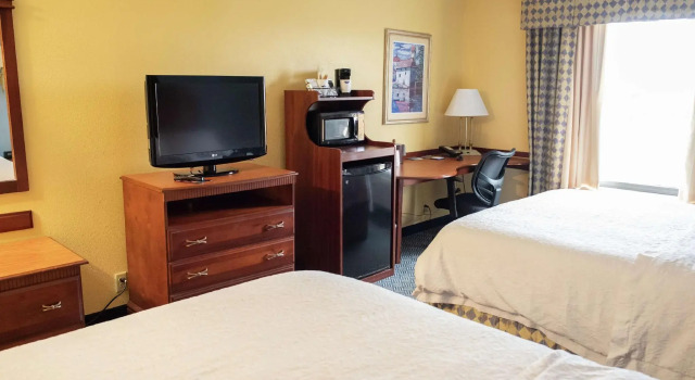 Четырёхместный номер Standard Hampton Inn Lebanon