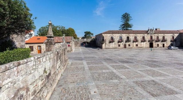house in the harbour, Prenota Hotel Cambados 