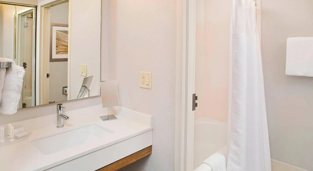 Двухместный номер Standard с балконом Courtyard by Marriott West Palm Beach Airport