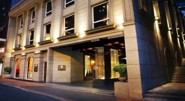 The Luxe Manor