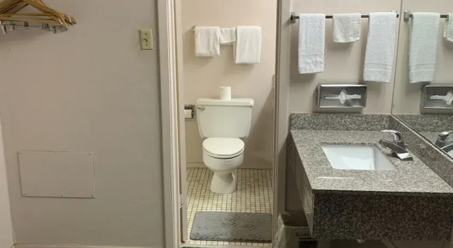 Номер Standard Travelers Inn