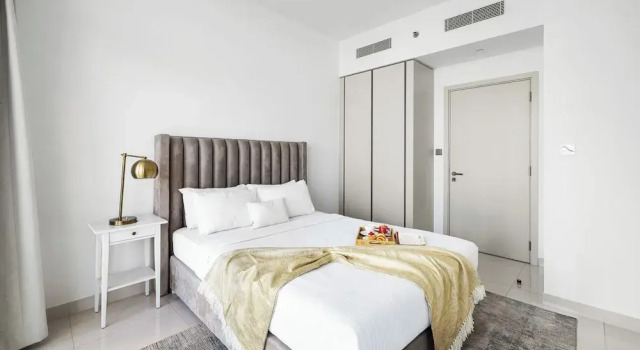 2BR Beachfront Gem with Dazzling Views of the Palm, Забронировать Апартаменты/квартира Апартаменты Эмирата Дубая, рядом с Остановка трамвая Marina Towers, Апартаменты/квартира