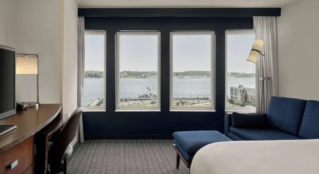 Двухместный номер Standard с видом на воду Courtyard by Marriott Halifax Downtown