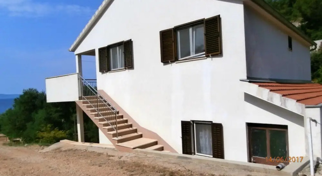 Apartment With 4 Bedrooms in Gdinj, With Wonderful sea View and Enclos, Prenota Appartamento Gdinj 