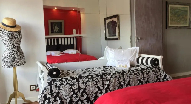 Коттедж Casino Beach Apartment