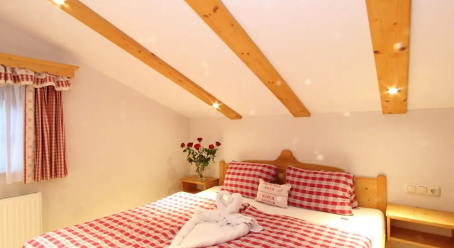 Charming Holiday Home With Private Swimming Pool in Salzburg, Rezerwuj Hotel Hotele w Salzburg z parkingiem, Parking