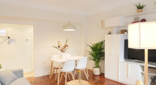 Charming and Stone Throw to Guggenheim & Old Town, Rezerwuj Hotel Hotele w Baskonia z parkingiem, Parking