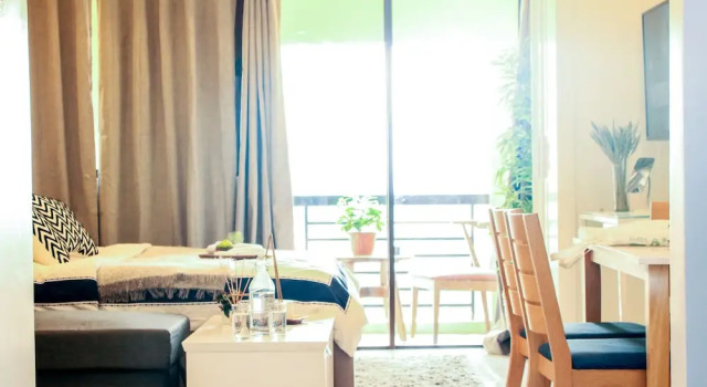 Greenbelt w/balcony Park view. Service.Location