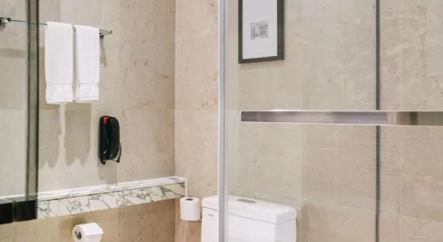 Четырёхместный номер Guest City View Renaissance Shanghai Zhongshan Park Skyline Hotel