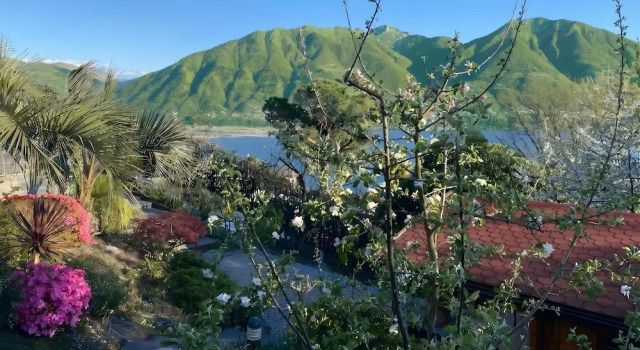 Locarno Area: Quiet Lake View Escape, Забронировать Отель Контра 